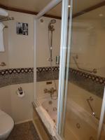 Jetted whirlpool tub