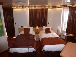 2 Twin Beds