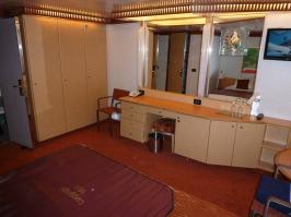 Dressing area and Mini-bar