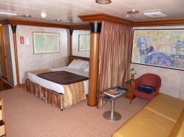 bed and sitting area