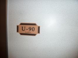 U90