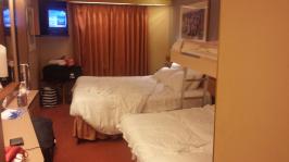window and king bed