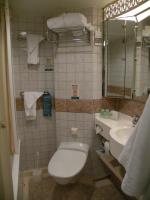 bathroom with full size tub