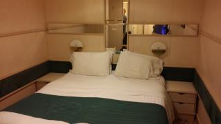 Bed(two Pullman beds above)